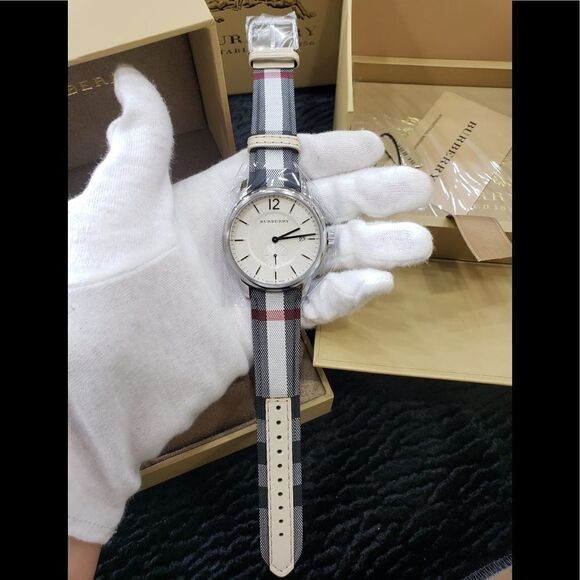 NIB Burberry Unisex Watch - Picture 1 of 7